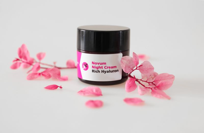חומצה היאלורונית עשירה - Novum Night Cream